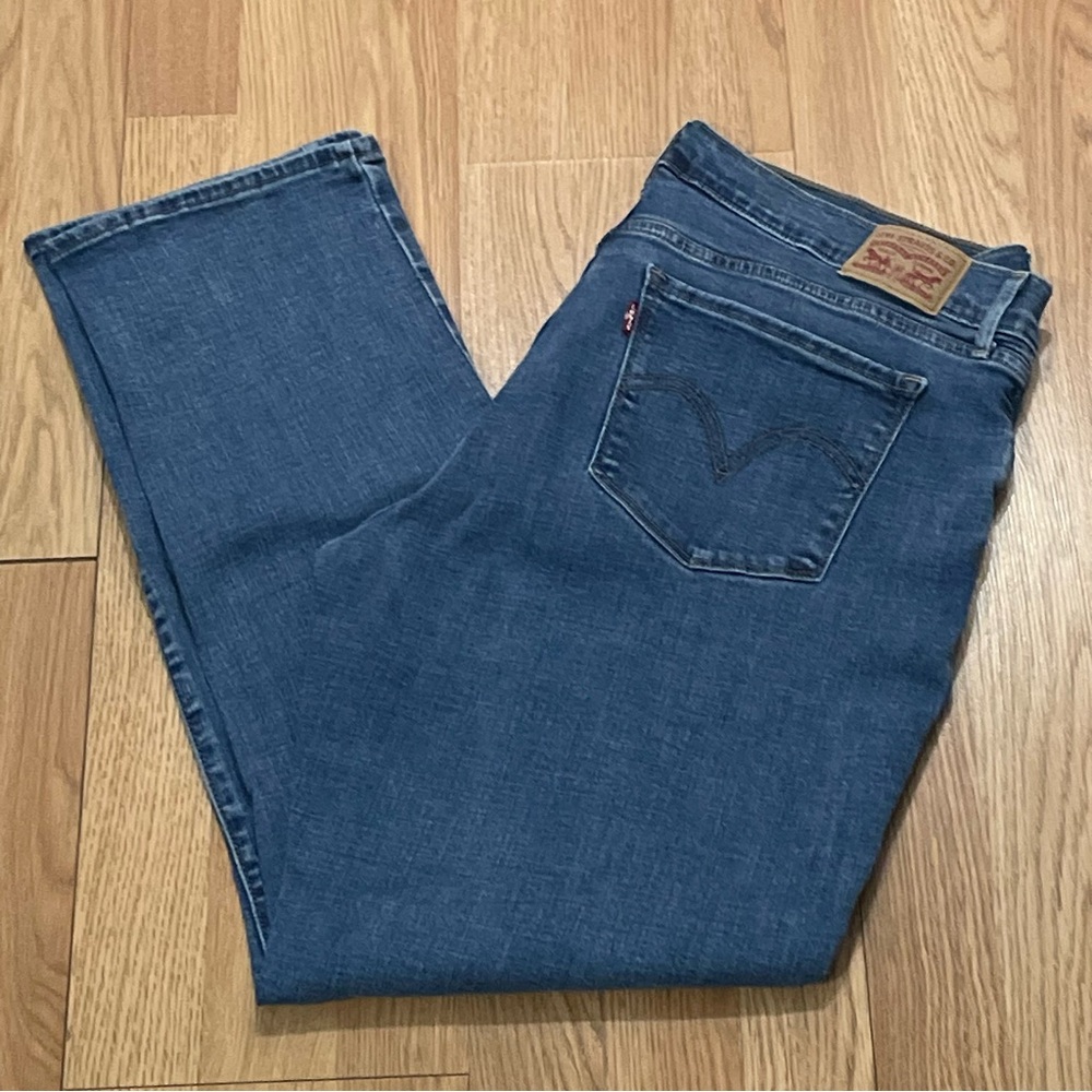 Levis Women’s 34 (36x30) Classic Fit Straight Jeans Blue Medium